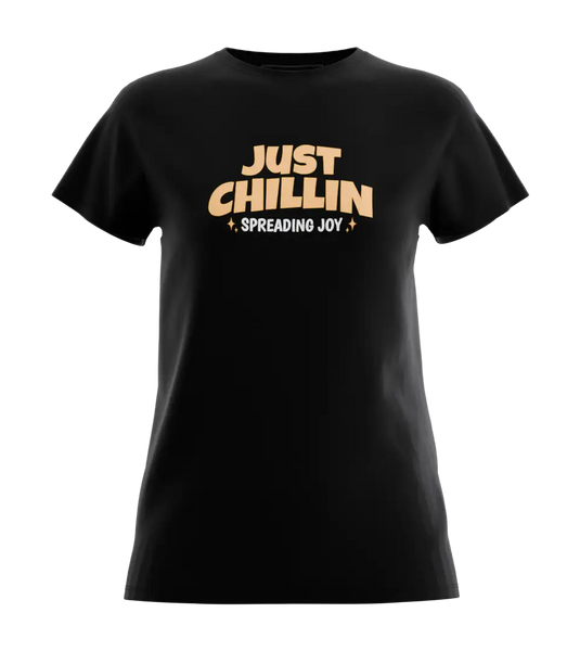 89stars | Дамска Regular тениска ’Just Chillin’ - Вдъхновена от идеята за простите радости в живота! - Дамски regular