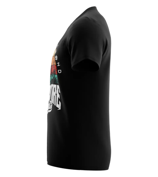 89stars | Мъжка V-neck тениска ’Adventure Awaits’ – Вдъхновение за следващото приключение! - Мъжки v-neck