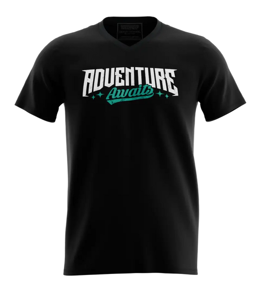 89stars | Мъжка V-neck тениска ’Adventure Awaits’ – Вдъхновение за следващото приключение! - Мъжки v-neck