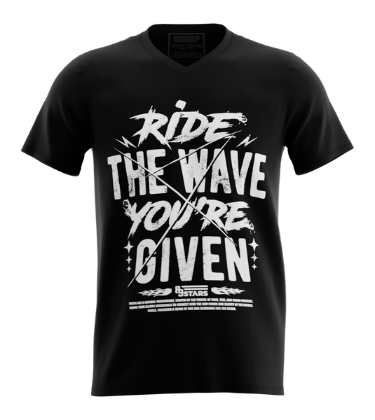 89stars | Мъжка V-neck тениска ’Ride the Wave’ – Прегърни приключението! - Черно / S / Лице - Мъжки v-neck